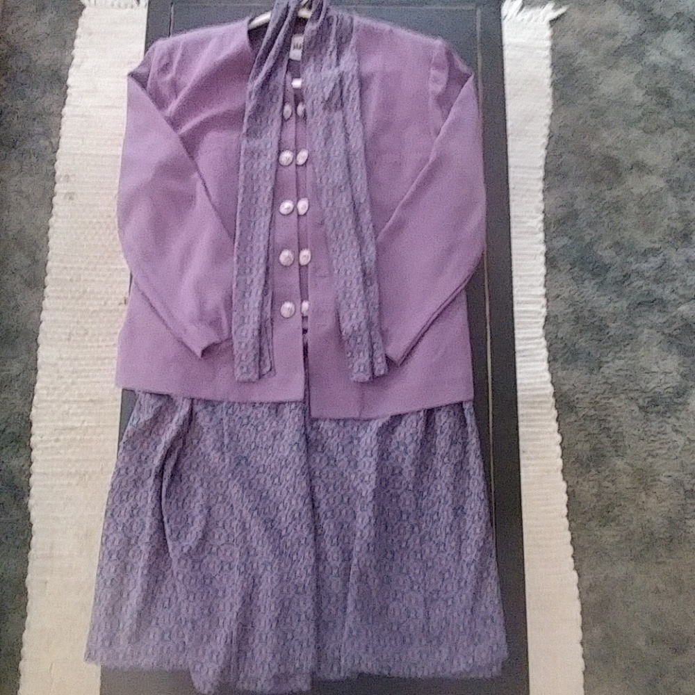 Leslie Faye skirt set